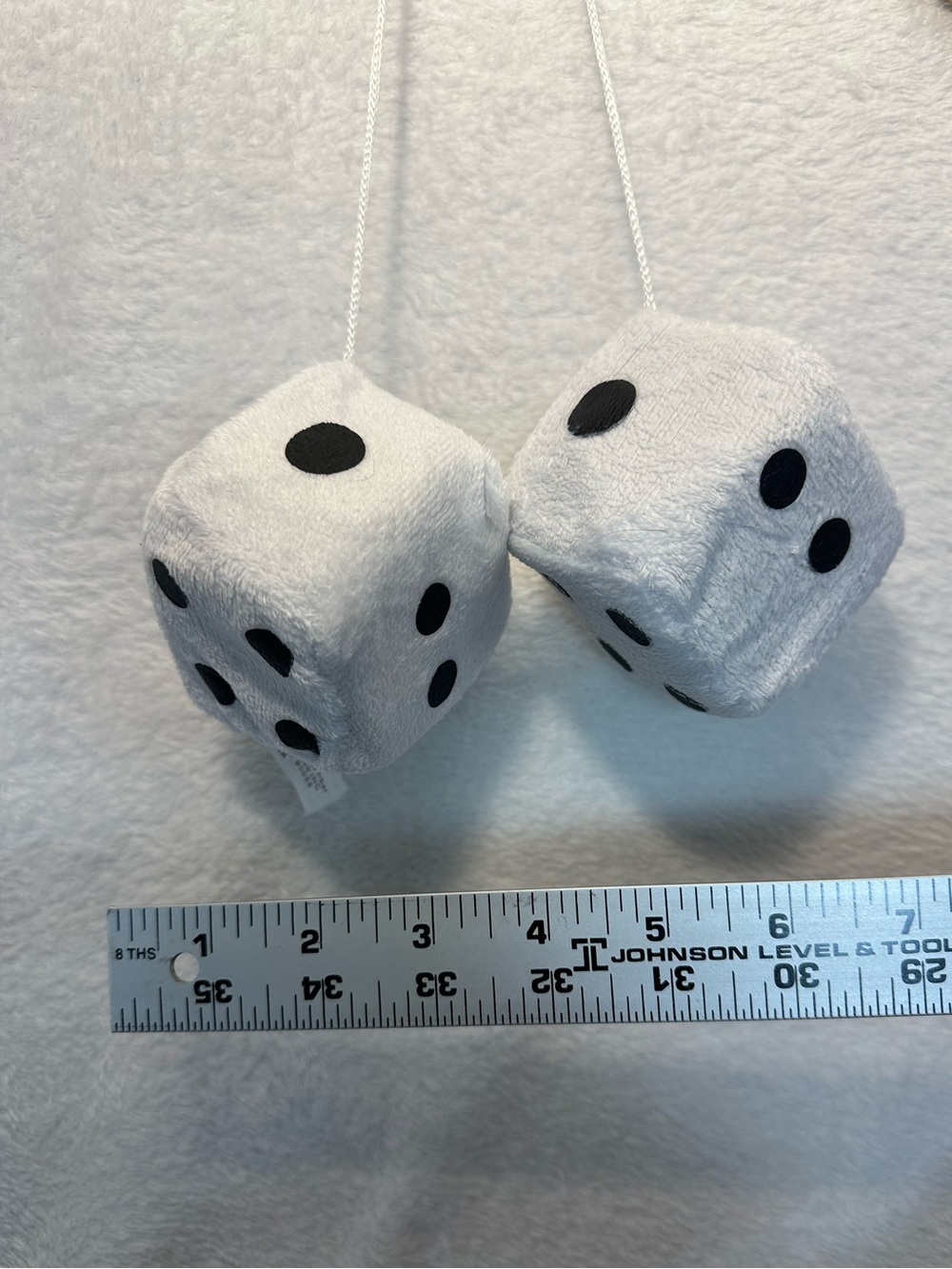 Hanging plushy dice White 1 unit